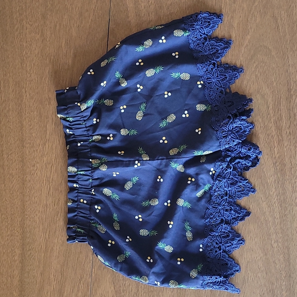 Pineapple 🍍 navy  fun cute dress shorts Girls Medium